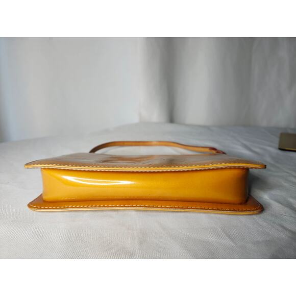 Louis Vuitton Yellow Lexington Pochette Vernis Patent Leather Shoulder Bag - Picture 5 of 15